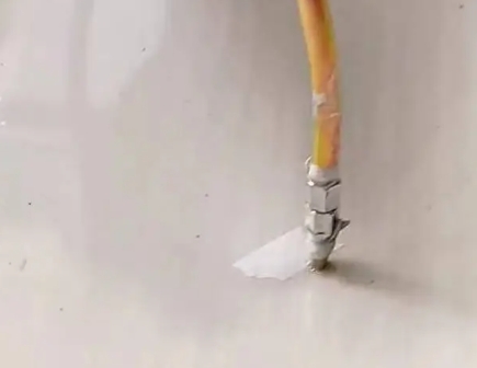大姚瓷砖空鼓维修公司专业解答在瓷砖铺贴过程中，如果使用的砂料过粗（如全部使用了粗砂），可能会导致以下问题