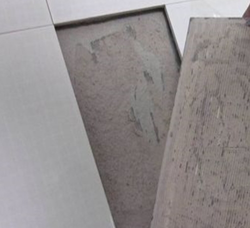 大姚瓷砖空鼓维修公司分享瓷砖铺贴时如果打浆（即涂抹在瓷砖背面和基层上的砂浆或瓷砖胶）过少，会带来以下问题